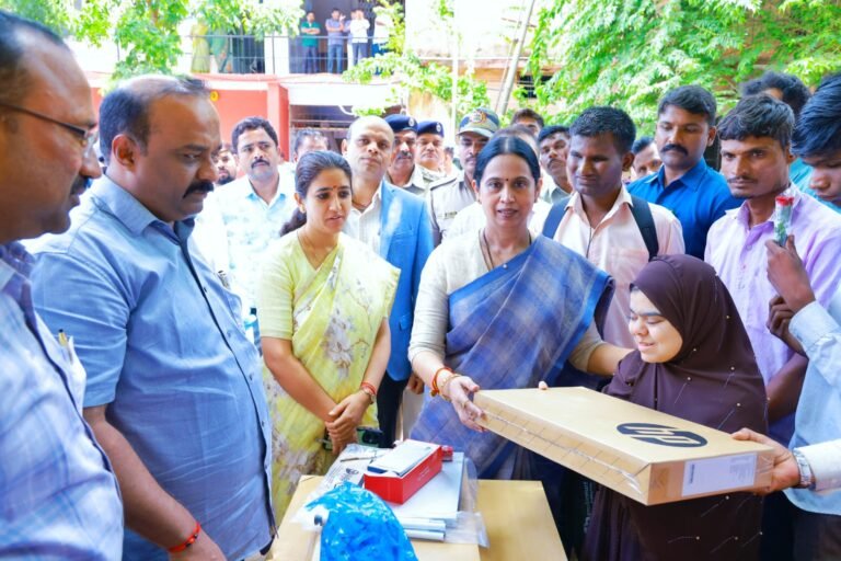 ವಿಶೇಷ ಚೇತನ ಫಲಾನುಭವಿಗಳಿಗೆ ವಿವಿಧ ಸವಲತ್ತು ವಿತರಿಸಿದ ಸಚಿವೆ ಲಕ್ಷ್ಮೀ ಹೆಬ್ಬಾಳಕರ್