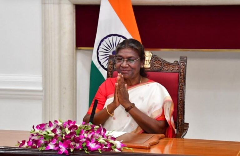 ರಾಷ್ಟ್ರಪತಿ ಭವನದ ಸಾಂಸ್ಕೃತಿಕ ಕೇಂದ್ರದಲ್ಲಿ ಅಧ್ಯಕ್ಷ ದ್ರೌಪದಿ ಮುರ್ಮು.