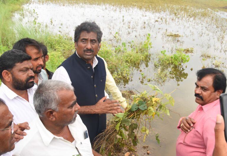 ವಿವಿಧ ಪ್ರವಾಹ ಪೀಡಿತ ಪ್ರದೇಶಗಳಿಗೆ ಸಚಿವ ರಹೀಮ್ ಖಾನ್ ಭೇಟಿ ಪರಿಶೀಲನೆ