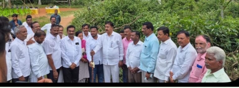 ಅಂಬಳೆ ಗ್ರಾಮದಲ್ಲಿ&nbsp; ಬೂದು ನೀರು ನಿರ್ವಹಣೆ&nbsp; ಕಾಮಗಾರಿಗೆ ಗುದ್ದಲಿ ಪೂಜೆ ಮಾಡಿದ ಶಾಸಕ ಎ ಆರ್ ಕೆ.