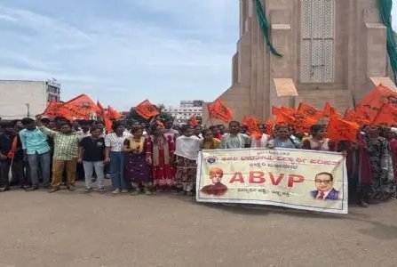 ಸರ್ಕಾರಿ ಪದವಿ ಕಾಲೇಜುಗಳಲ್ಲಿ ಅತಿಥಿ ಉಪನ್ಯಾಸಕರ ಇಲ್ಲದ ಕಾರಣಕ್ಕೆ ಪ್ರತಿಭಟನೆ