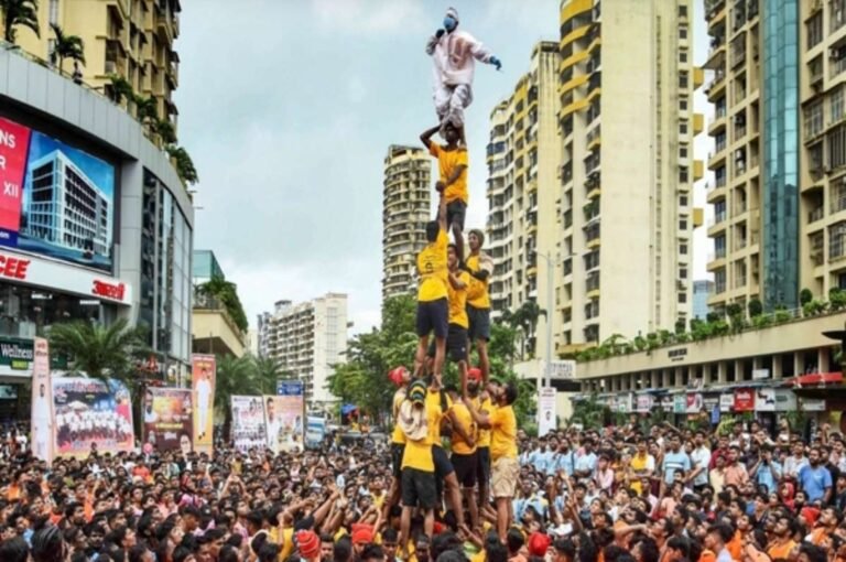 ಮಹಾರಾಷ್ಟ್ರ: ದಹಿ ಹಂಡಿಯ ಗೋವಿಂದರಿಗೆ ವಿಮಾ ರಕ್ಷಣೆಯನ್ನು ಸರ್ಕಾರ ಘೋಷಿಸಿದೆ.