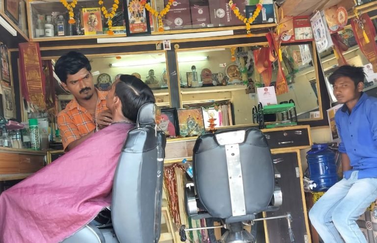 ರಾವೂರ ಶ್ರೀ ಸಿದ್ದಲಿಂಗ ಮಹಾಸ್ವಾಮಿಗಳ ಜನ್ಮ ದಿನದಂದು ಕಟ್ಟಡ ಕಾರ್ಮಿಕರಿಗೆ ಉಚಿತ ಕ್ಷೌರ ಸೇವೆ*  