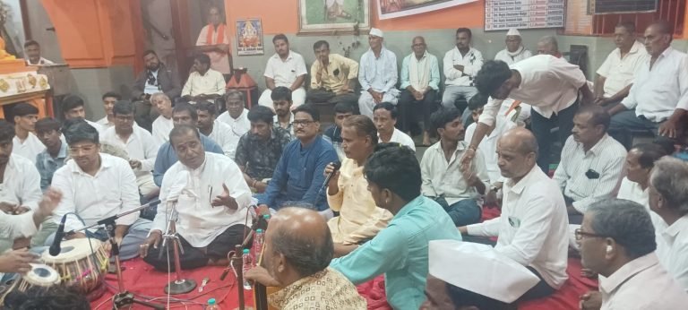 ಆಷಾಢ ಏಕಾದಶಿ ನಿಮಿತ್ಯ ಸಂಗೀತ ಕಾರ್ಯಕ್ರಮ ಮಾಡಲಾಯಿತು.