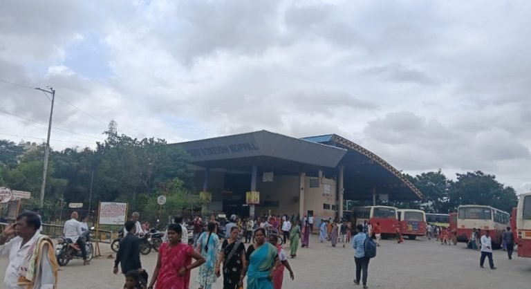 ಕೆಕೆಆರ್‌ಟಿಸಿ ನಿಯಂತ್ರಣಾಧಿಕಾರಿಯಿoದ ಕಿರುಕುಳ, ಪ್ರತಿಭಟಿಸಿದ್ದಕ್ಕೆ ಬ್ಲಾಕ್ ಲೀಸ್ಟ್ಗೆ ಸೇರ್ಪಡೆ : ಆರೋಪ*
