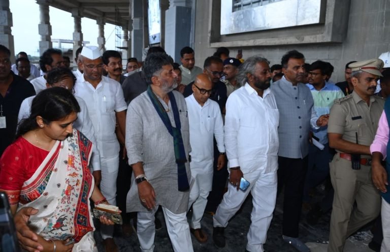 ಅನುಭವ ಮಂಟಪದಲ್ಲಿ ಇಷ್ಟಲಿಂಗ ಧ್ಯಾನ ಮಾಡಿದ ಮುಖ್ಯಮಂತ್ರಿ ಡಿ.ಕೆ. ಶಿವಕುಮಾರ್